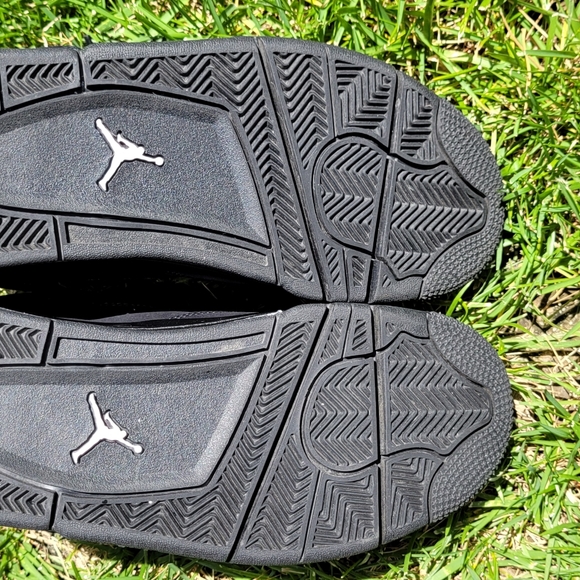 Air Jordan 4 Black Cat (Authentic) - Picture 7 of 12